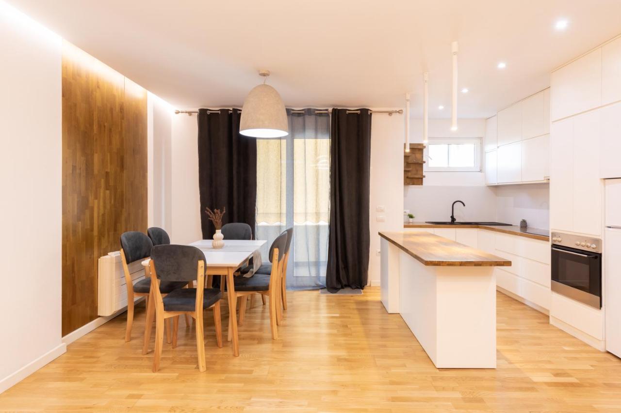 Exclusive 2 Bedrooms Apartment Tirana Bagian luar foto