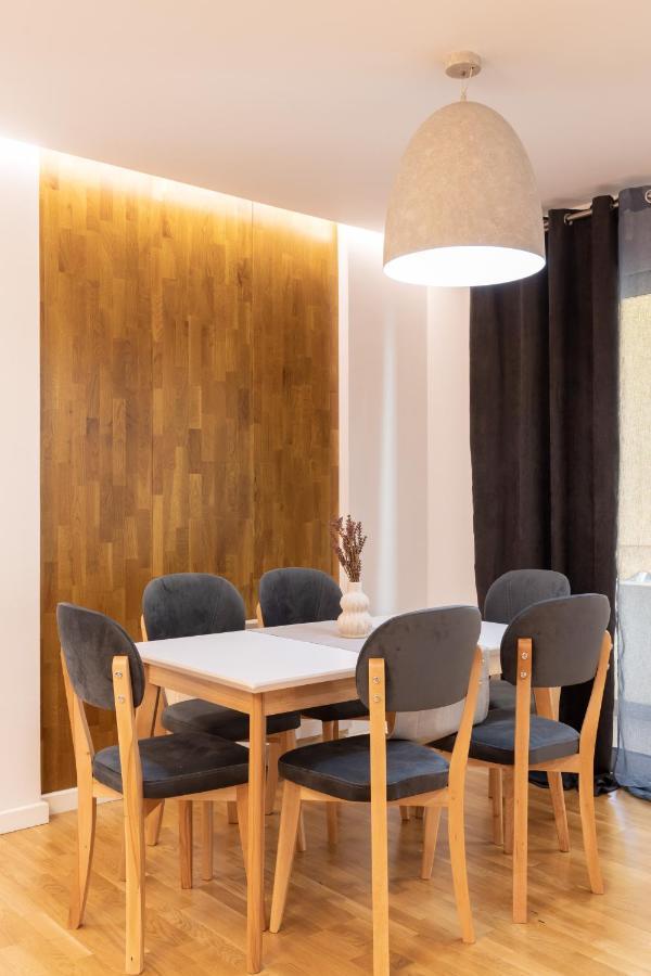 Exclusive 2 Bedrooms Apartment Tirana Bagian luar foto