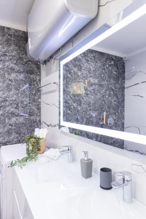Exclusive 2 Bedrooms Apartment Tirana Bagian luar foto
