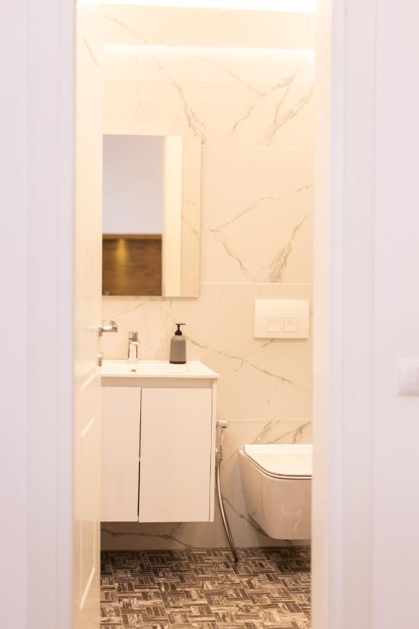 Exclusive 2 Bedrooms Apartment Tirana Bagian luar foto