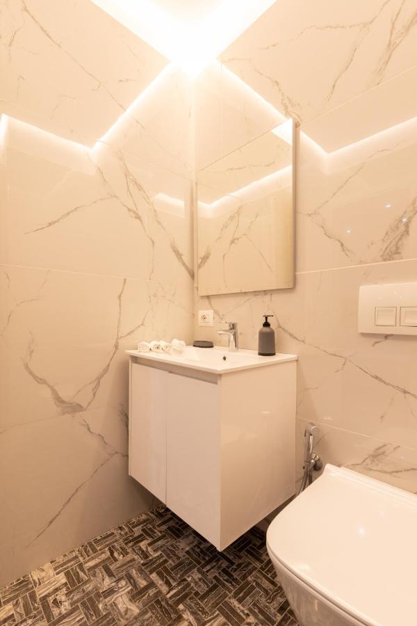 Exclusive 2 Bedrooms Apartment Tirana Bagian luar foto